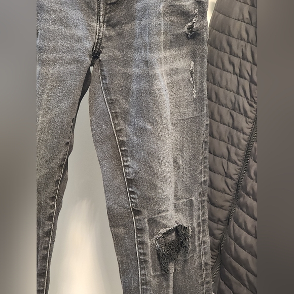 American Eagle Women's Black Ripped Jeans - Picture 16 of 16